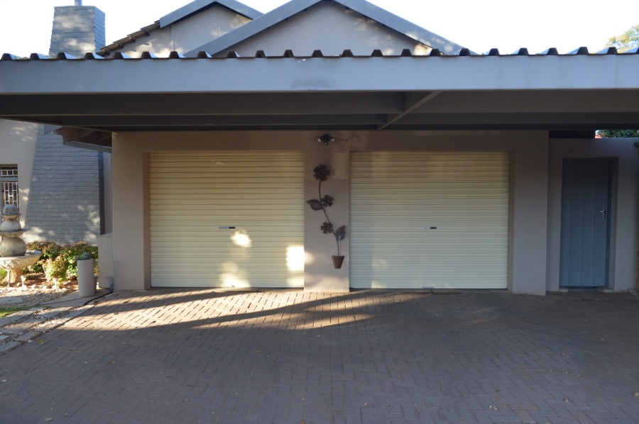 4 Bedroom Property for Sale in Flamwood North West